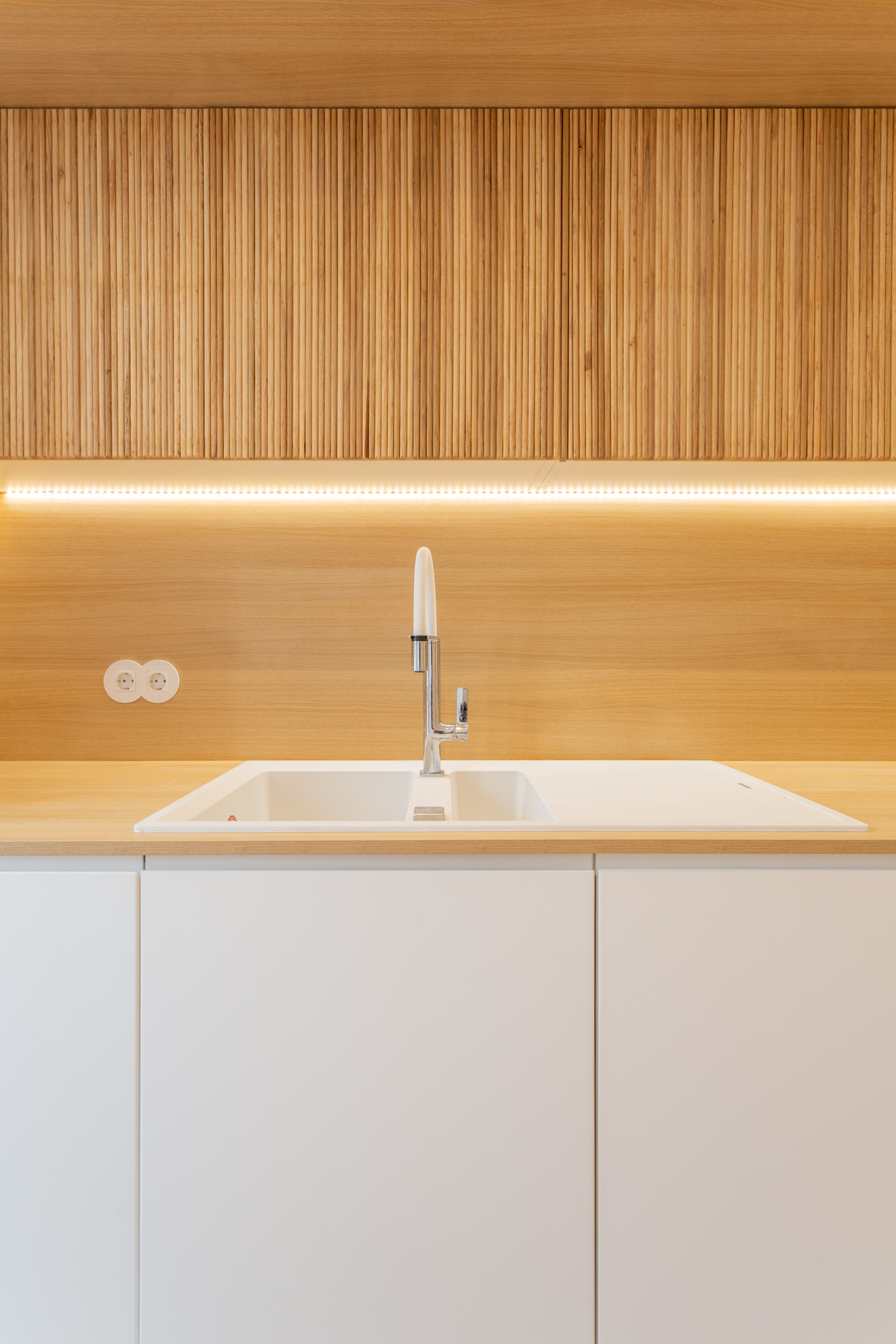 Bright & Modern 2-Bedroom Apartment